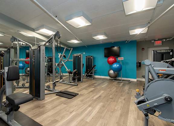 Four Seasons fitness studio