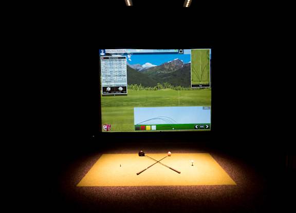 Entertainment lounge with virtual golf simulator exclusive to Four Seasons 4