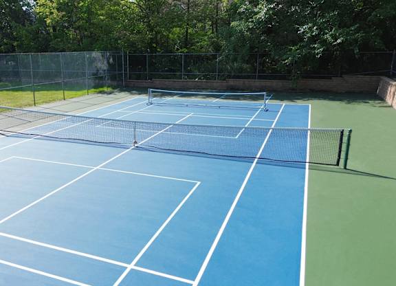 Pickleball/tennis court
