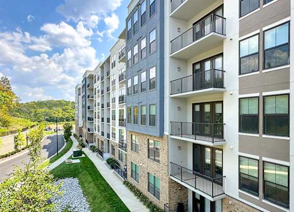 Large patios/balconies