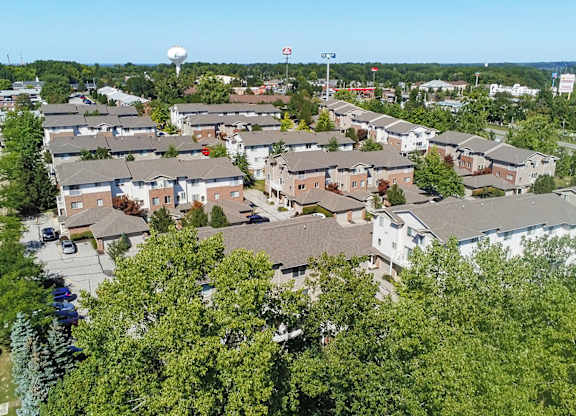 Lake County townhomes 25 minutes from downtown Cleveland
