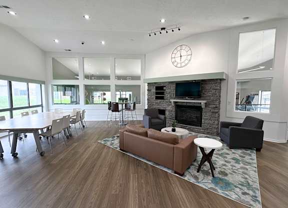 Clubhouse with fireplace, TV, kitchen and WiFi