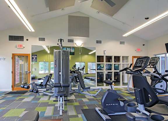 Big Creek Apartments fitness center and exercise room