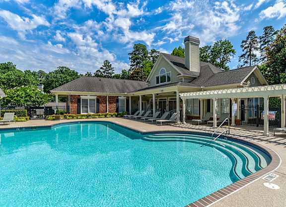 Outdoor pool with sundeck and WiFi