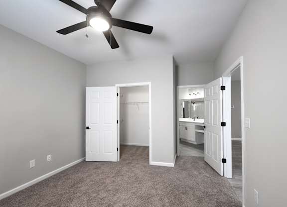Bedrooms with ceiling fan (Legacy Series)