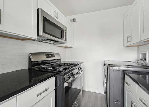 A Kitchen With a Microwave at Ashlawn at Southern Towers, Alexandria
