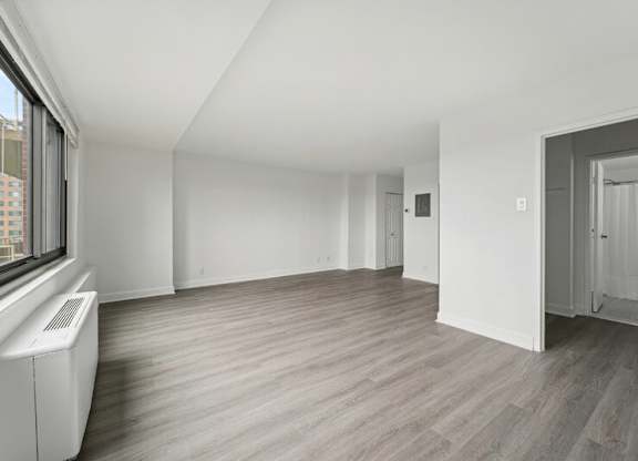 A Spacious Room With White Walls at Ashlawn at Southern Towers, Alexandria, VA, 22311