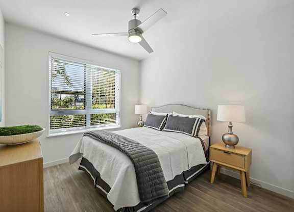 Bedroom with a bed at Bayview Apartments, Emeryville, California