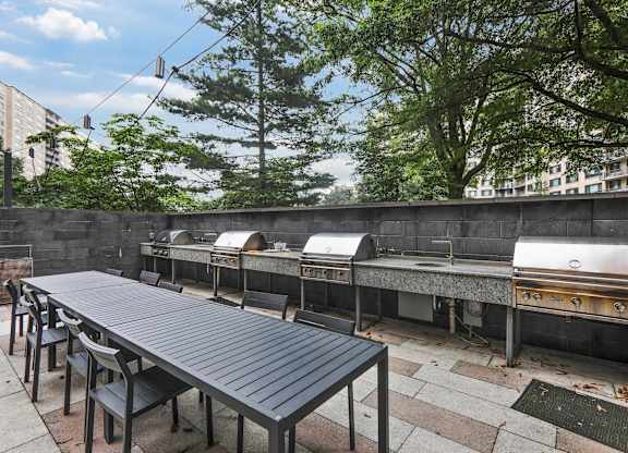 Picnic area with BBQ at The Graham at Southern Towers, Alexandria