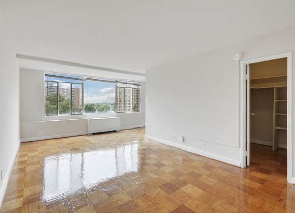 Room with wooden floor at Monticello at Southern Towers, Alexandria, Virginia