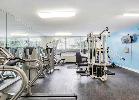 Fitness center with equipments at Monticello at Southern Towers, Alexandria, 22311