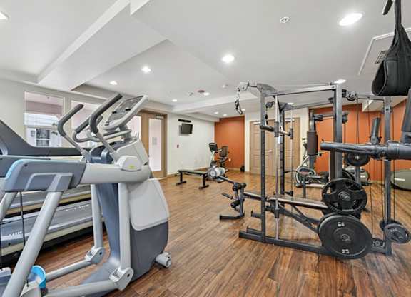 Fitness center at Parkview Living Apartments, Los Angeles