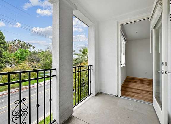 Balcony at Parkview Living Apartments, Los Angeles, CA, 90026