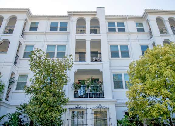 Exterior at Parkview Living Apartments, Los Angeles, CA