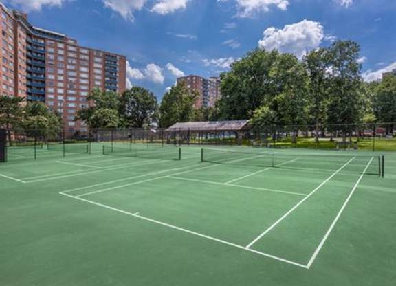 Tennis Court at Sherwood at Southern Towers, Virginia