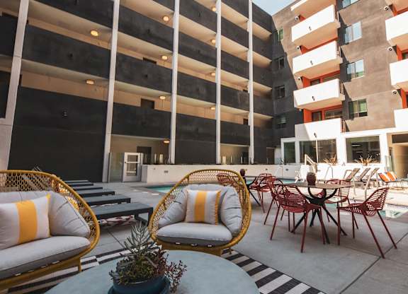 Patio with a table and chairs at Sora Apartments, Inglewood, CA, 90302