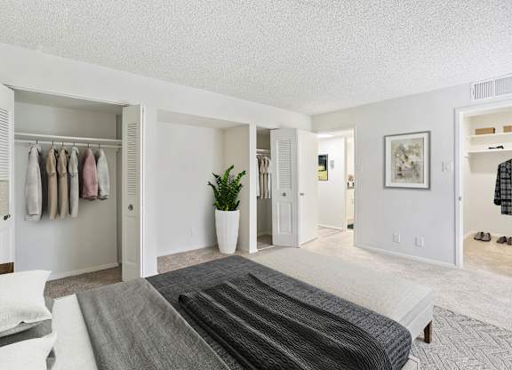 Bedroom with a closet at Vistas of Annandale, Annandale