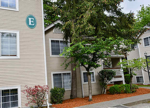 A building with a sign that has the letter E on it.