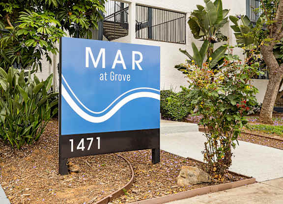 A blue and white sign that says MAR at Grove with the number 1471.