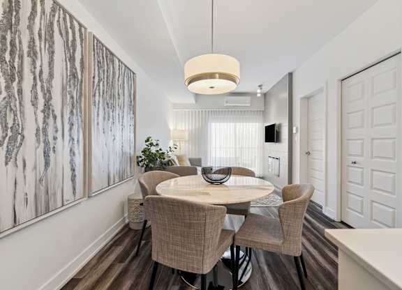 Modern dining room with round table at Horizon Apartments, Quebec