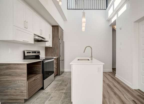 Contemporary kitchen featuring two tone cabinetry at Horizon Apartments, Quebec, J9A 0G9