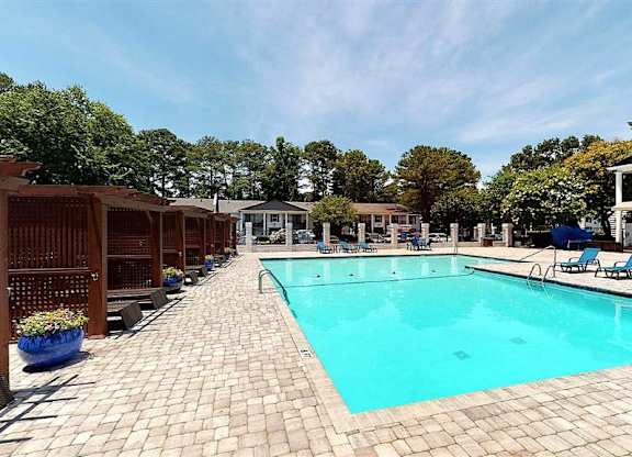 Large Pool at Vinings RiverVue, Atlanta