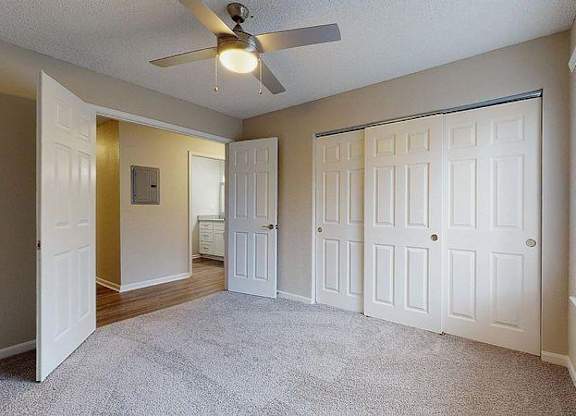 A room with a ceiling fan and carpeted floor at Spalding Vue, Peachtree Corners, GA.