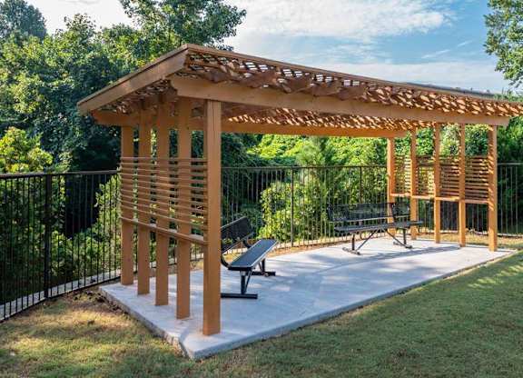 Picnic Area at Spalding Vue, Peachtree Corners, 30092