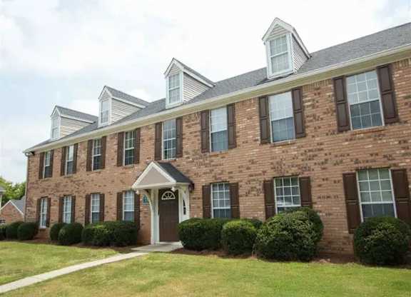 Exterior View at Cumberland Pointe, Smyrna, 30080