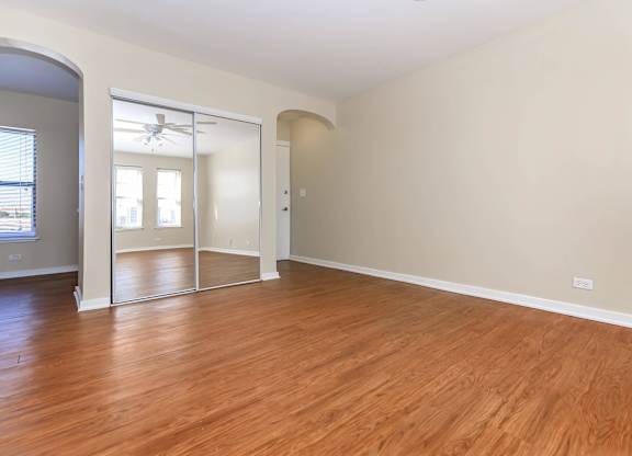 A room with wooden floors and a large mirror at Sheridan Park, Illinois