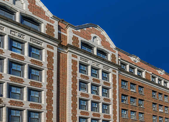 Elegant Exterior View at Sheridan Park, Chicago, IL