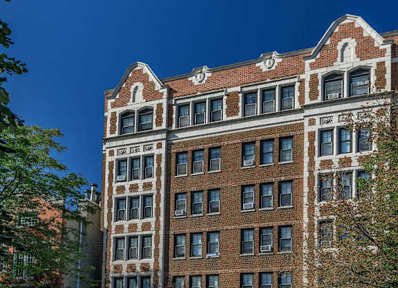 Exterior property building at Sheridan Park, Illinois