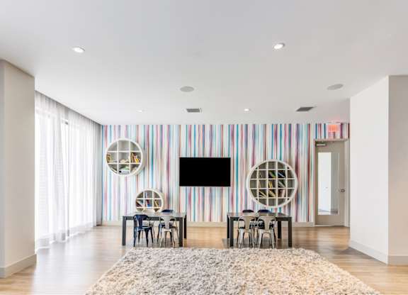 A living room with a striped wallpaper and a flat screen TV. at Palma, Florida