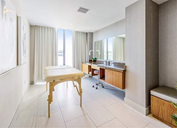 A room with a table and a bench. at Palma, Doral, Florida