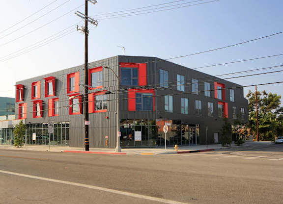 Exterior Street at Zoe Lofts, Los Angeles, CA 90016