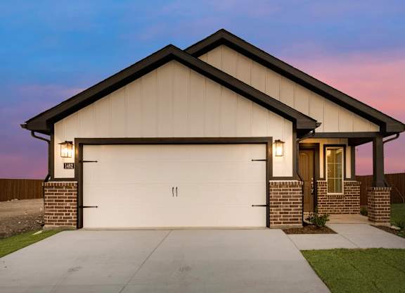 A House With White Garage Door at Cottages at Beltmill Apartments, Texas, 76131