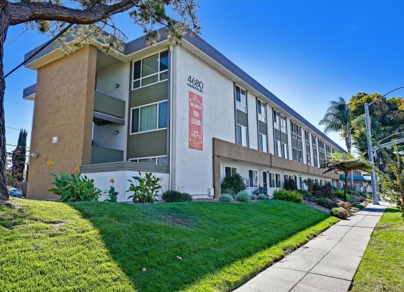 Exterior View of  the Hamilton Apartments in San Jose, CA
