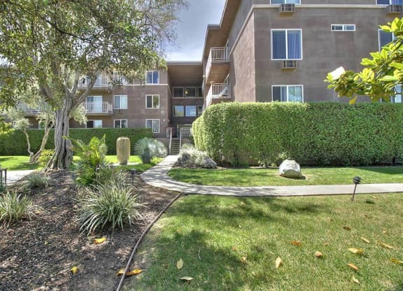 Pool side walk path at The Luxe, Santa Clara, CA