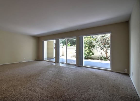 Living room entrance view at Wellesley Crescent, California