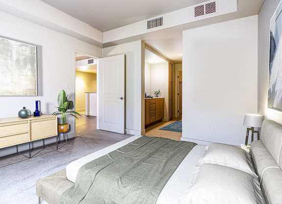 Bedroom with bed at Renaissance Square, California