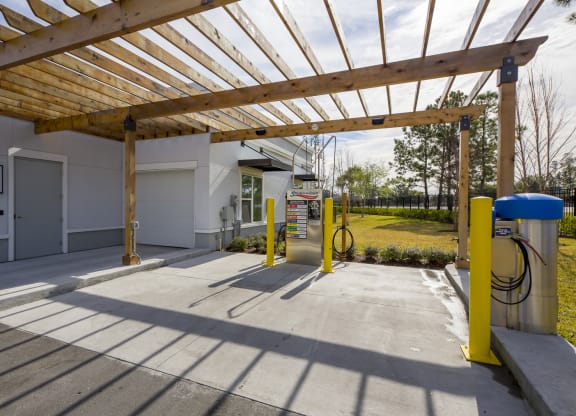 Car wash station with wooden pergola overhead at Ciel Luxury Apartments, Florida