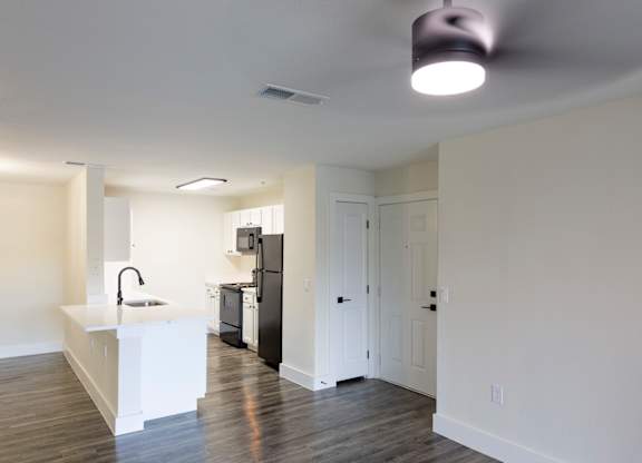 Addison Landing | 3 bedroom | Siena Floor Plan Kitchen & entry