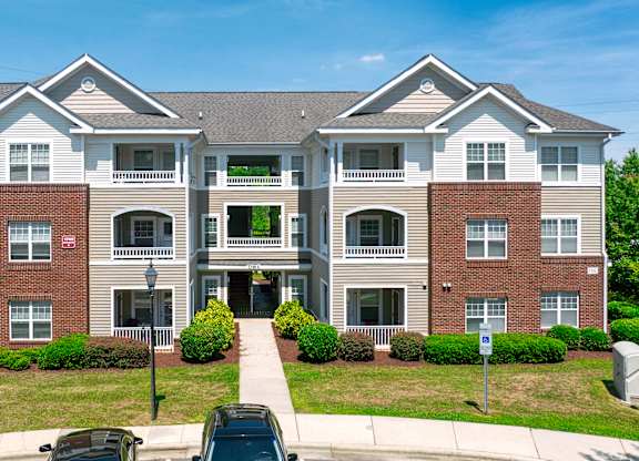 Dobbins Hill Apartments in Chapel Hill, NC