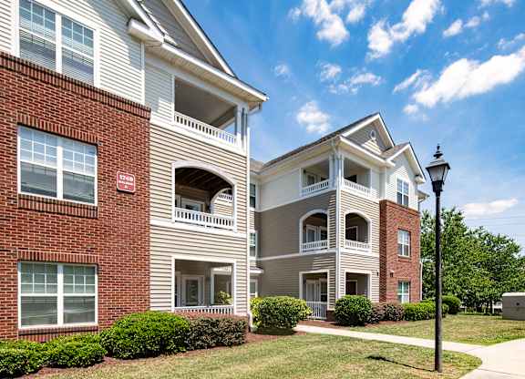 Dobbins Hill Apartments in Chapel Hill, NC