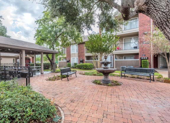 Parque at Bellaire Courtyard and Picnic Gazebo