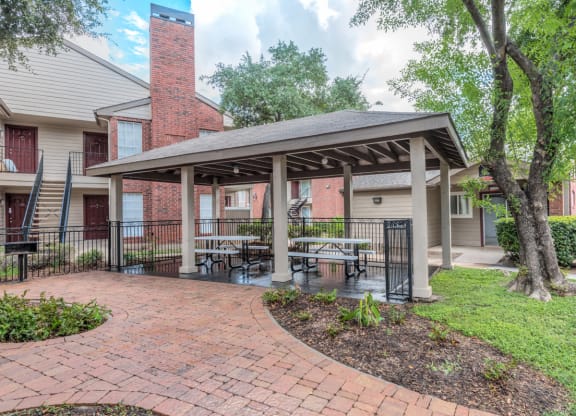 Parque at Bellaire Courtyard and Picnic Gazebo