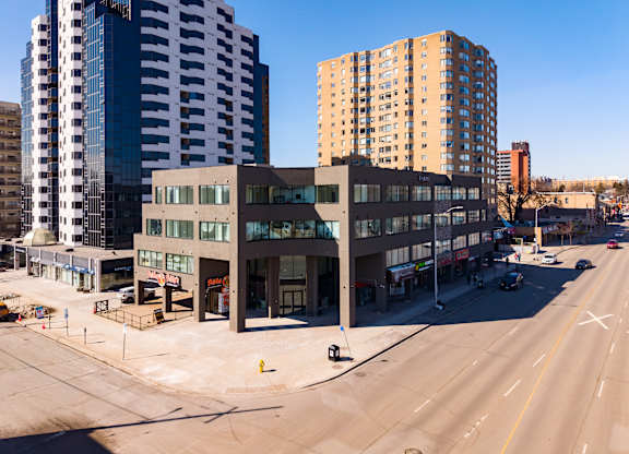 City street view at Richmond Square, Ontario, N6A 5M8