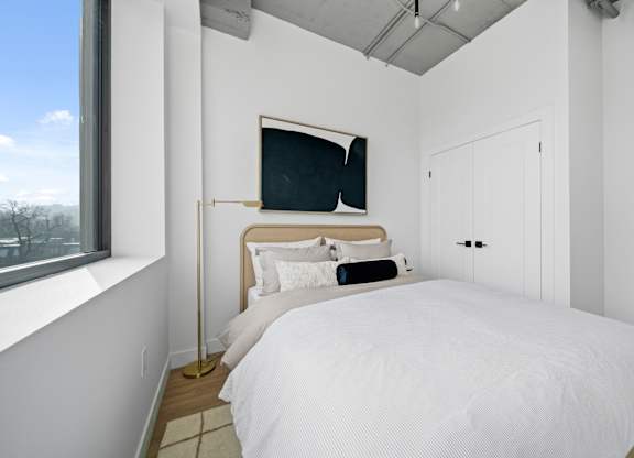 White Bedroom at Richmond Square, London, Ontario