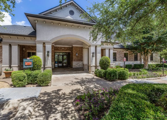 the preserve at cardinal heights apartments leasing office entrance at The Vista on Brodie, Texas