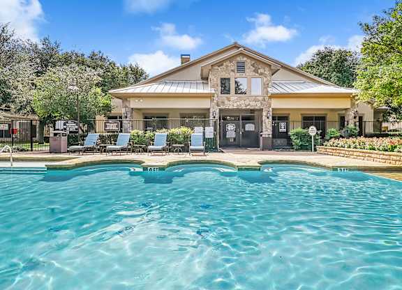 Sparkling Pool at The Canyons Apartments, Fort Worth